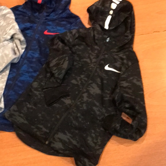 Nike  3 boys hoodies  size M. Great condition! - Picture 2 of 4
